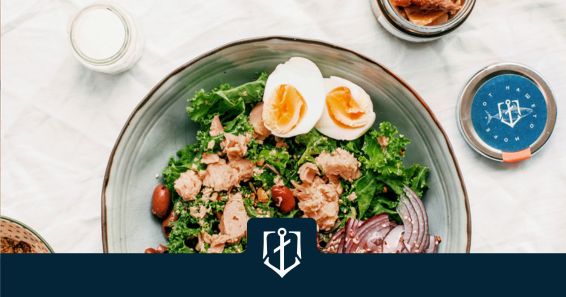 Салата с кейл и паламуд